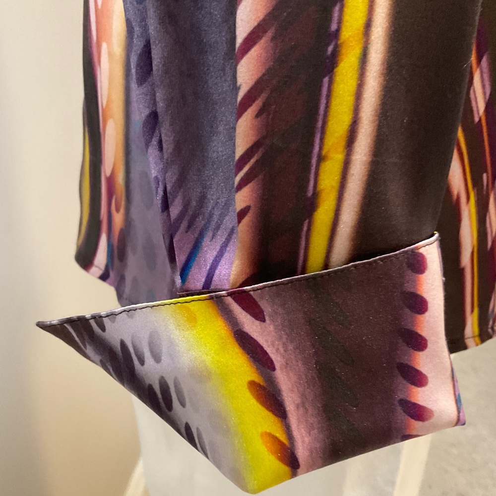 Colorful Button-Up Shirt with Abstract Pattern - Picture 4 of 9